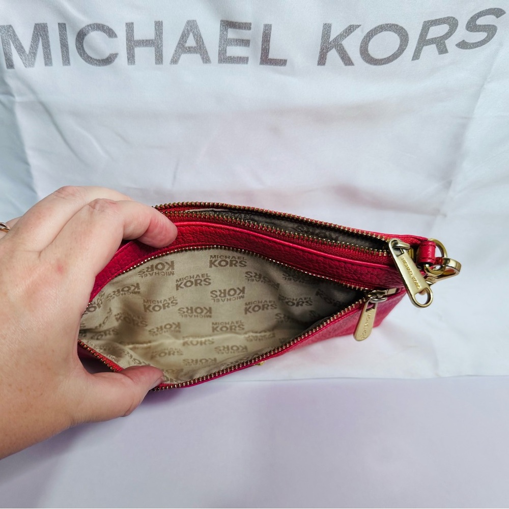 Michael Kors Pink Large Wristlet pebble leather Bag with Gold Accents EUC - Picture 10 of 16